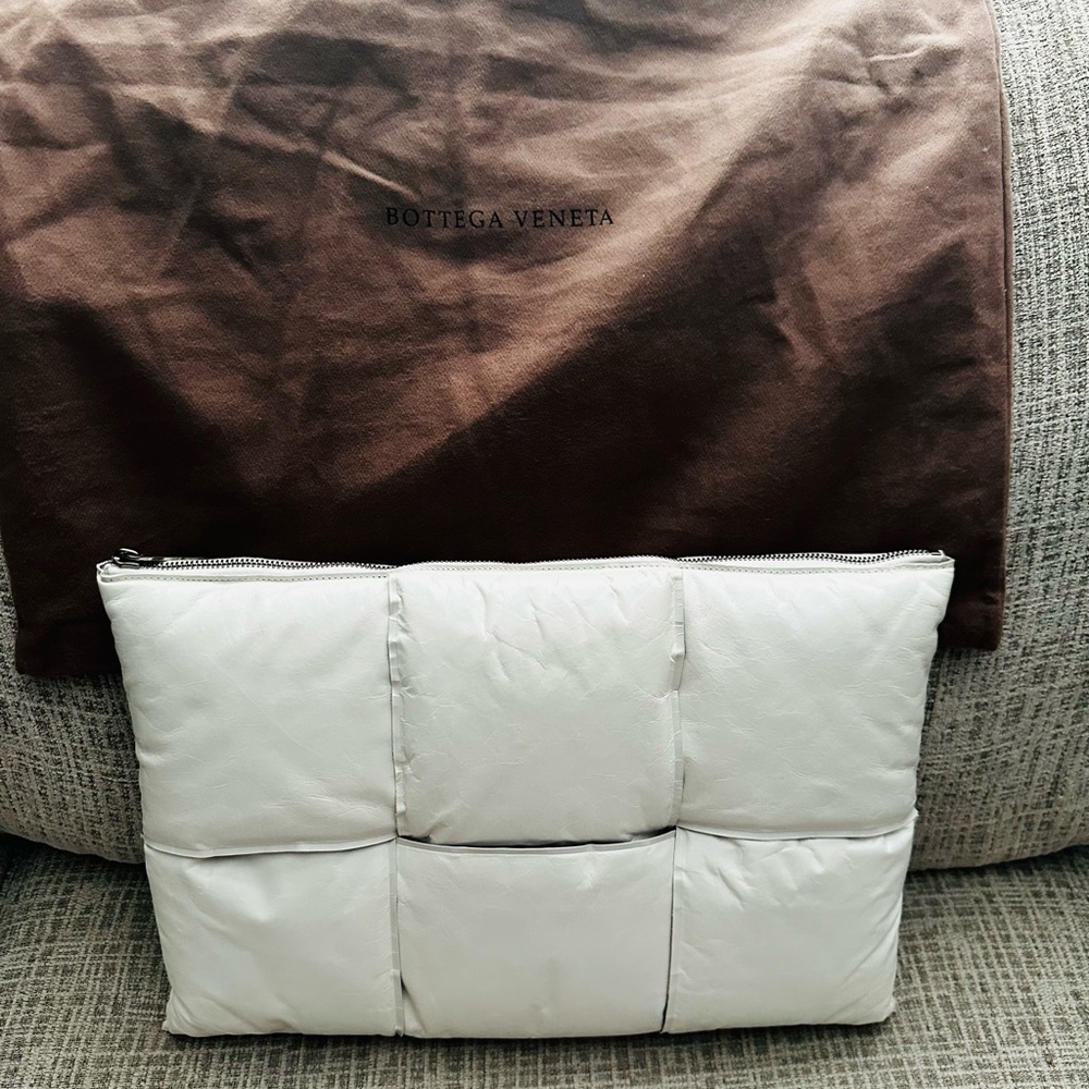 BOTTEGA VENETA PILLOW CLUTCH